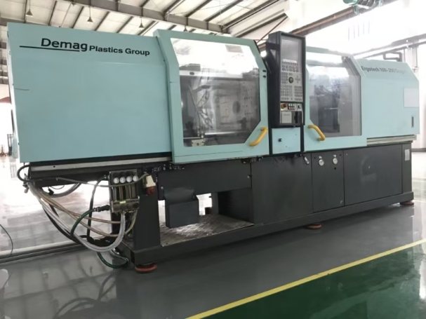 Demag Ergotech-100-200 injection machine