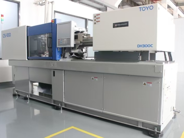 TOYO CS100 DHC300 injection machine